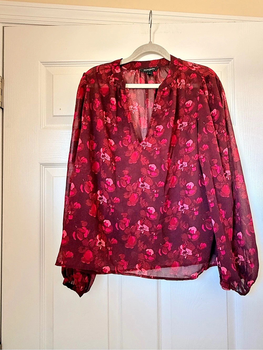 Banana Republic Floral Blouse in Red & Pink Size Small Like New